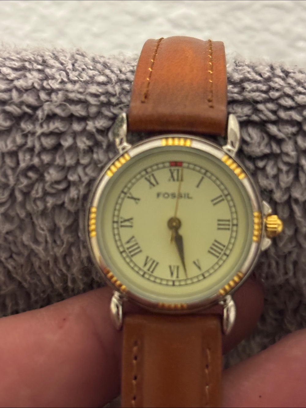 Fossil Cream Dial Watch with Brown Leather Strap and Gold Accents